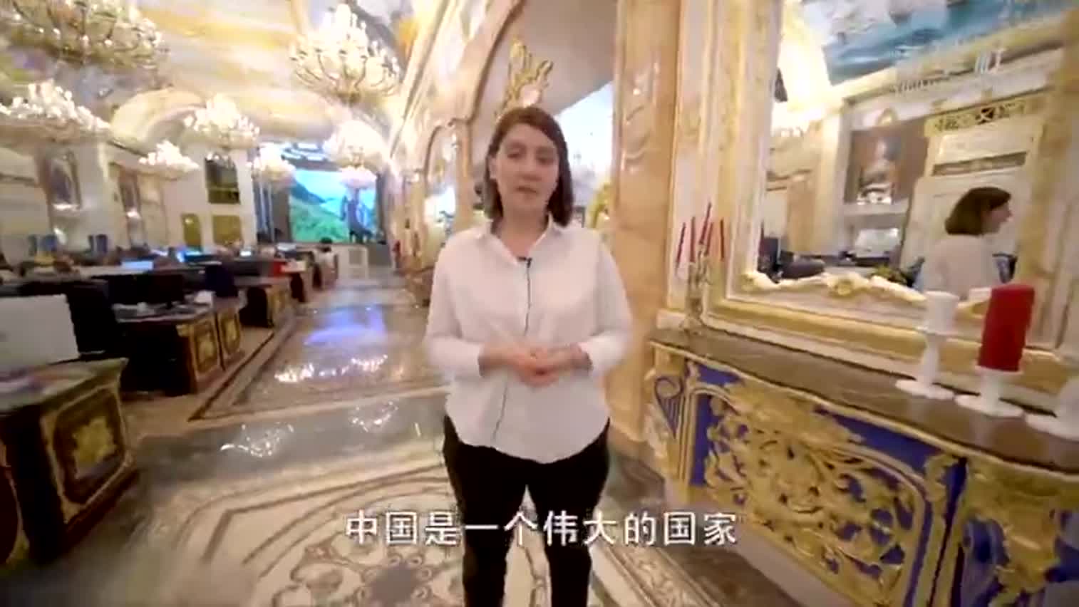 视频-俄罗斯人没念诗祝福中国 直接整了个千人飙中
