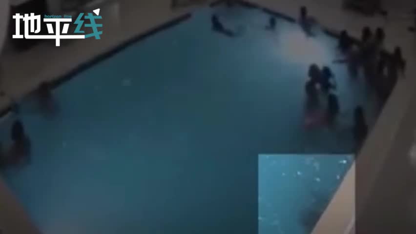 视频|惊险！2岁孩子差点溺水送命 一旁妈妈浑然不