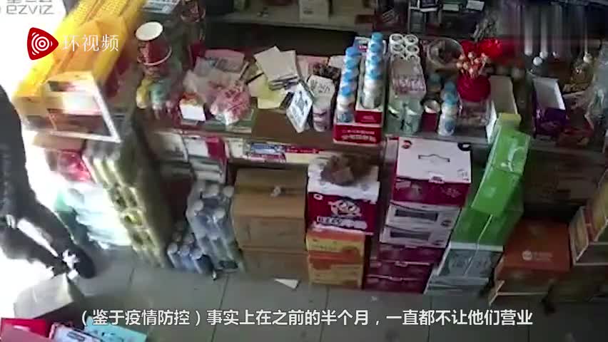 视频-鄂州城管“强抢”商户商品? 回应：商户不听