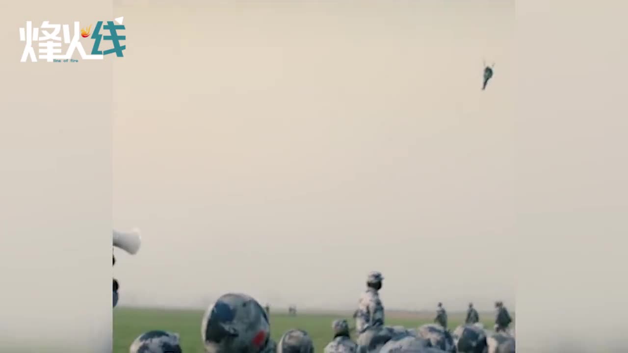 视频-新手伞兵第一次跳伞 镜头一转画面令人喷饭