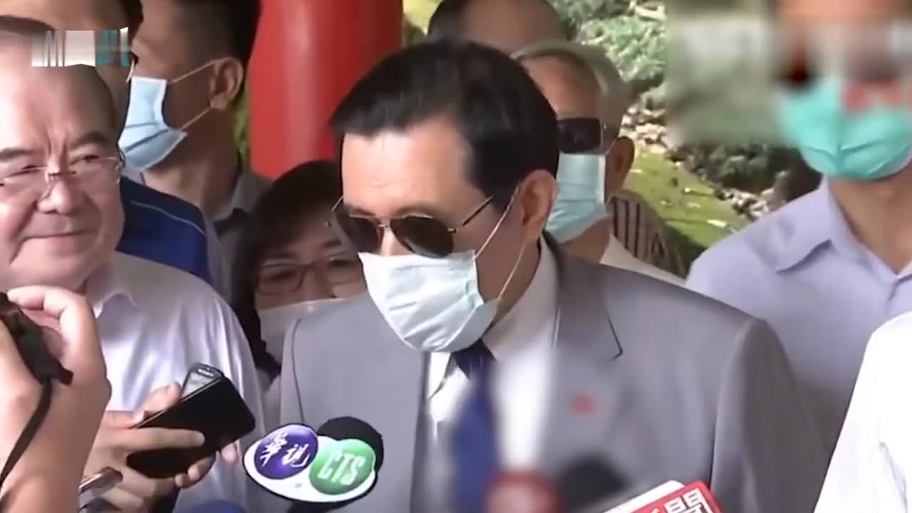 马英九当众怒斥蔡英文蔡英文突然从身后走了过来