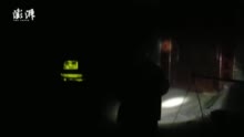 醉酒老人深夜独自徘徊,民警一路护送到家