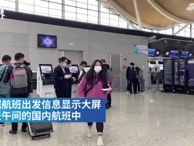 上海浦东机场运行正常，每隔2小时消毒，人流变少