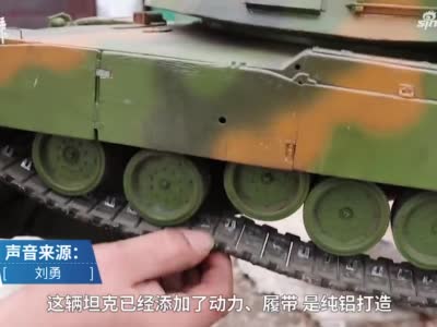 自学车工、电工……“坦克迷”纯手工造出4辆仿真模型