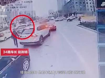 郑州：返程高峰私家车坏在路中央 3个陌生人推行百米助畅通