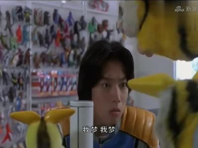 奥特曼:我梦逃进玩具店,里面正在放视频,是关于盖亚奥特曼的