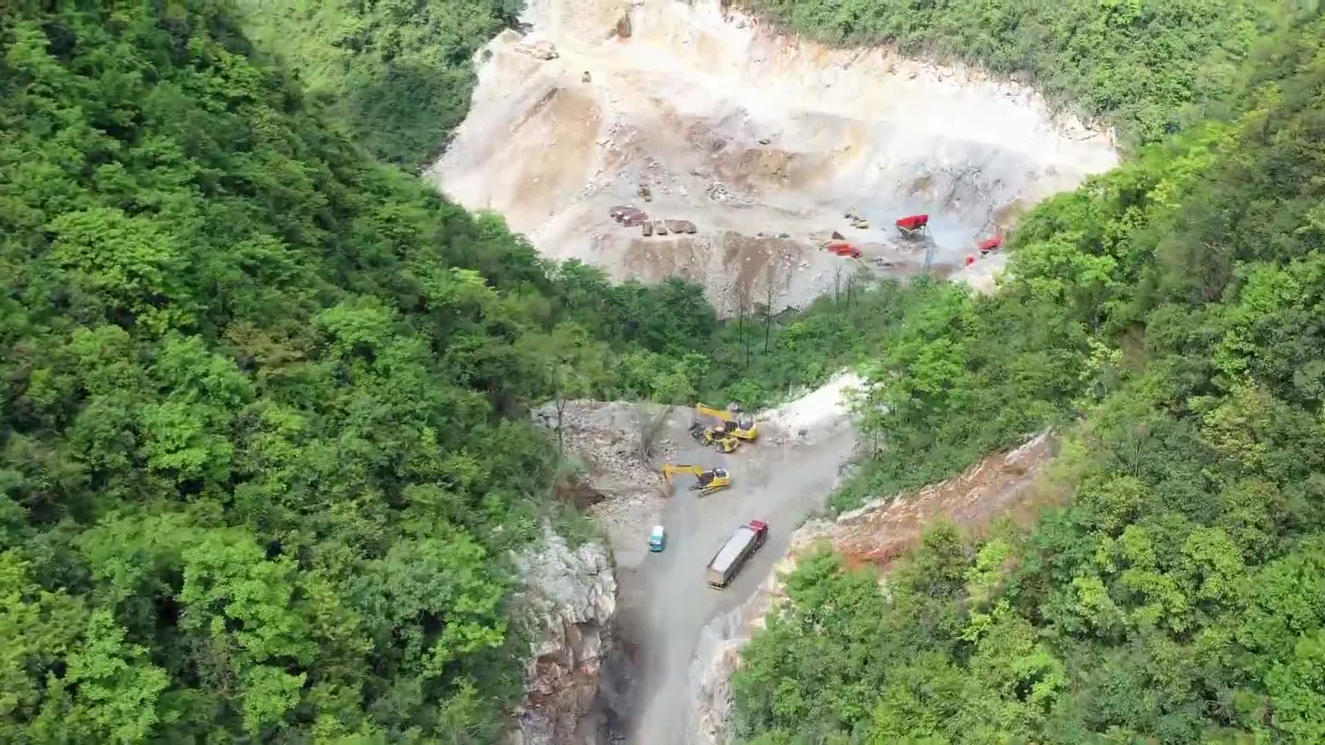 广西凤山世界地质公园遭破坏性开采违规采矿开发房地产