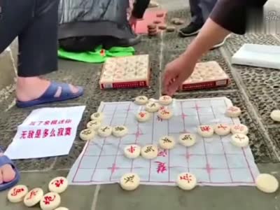 国家象棋大师孙浩宇伪装流浪汉,血洗路边摊,老头纷纷