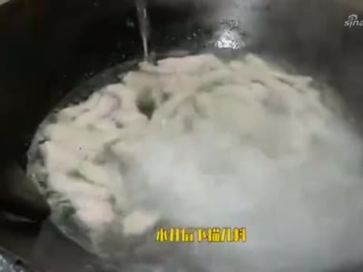 歪厨子做拔丝驼峰肉给老丈人补身体,气味太大老丈人受