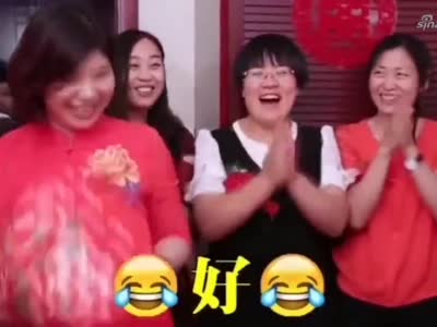 风俗滚墩子抱孙子,这公公的表情亮了,还想抱一对龙凤胎呢!