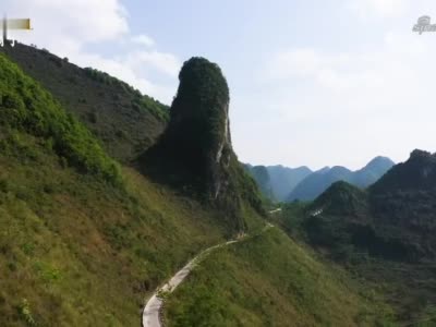 广西阴阳山,阳山与阴山隔岸对望,大自然真是太奇妙了