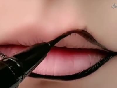 美妆教程:你用眼线笔画眼线,人家网红用眼线笔画嘴唇?