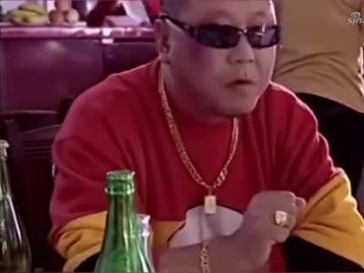 彪哥到哪吃饭都不花钱,大金链子金戒指一亮,老板娘立马中招了!