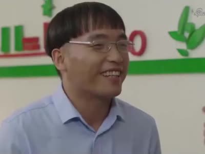 乡村爱情谢广坤来找方正准备安排他跟银萍婚事方正很开心