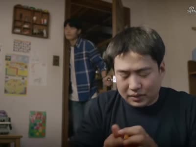 正焕叫哥哥吃饭,本不去的他听到有炸猪排立马起身,太