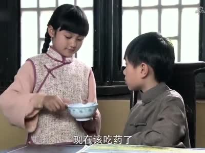 天涯赤子心:小君想念爸爸,眼睛都哭肿了,早上累晕在地