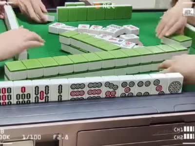 四川麻将-两家缺筒强做清一色,这把牌能不能胡?