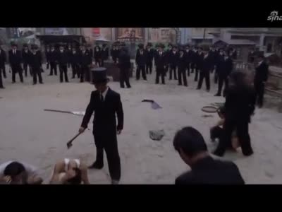 功夫:斧头帮欺人太甚,当众想烧死两位青年,高手看不下去