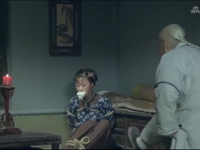 青年霍元甲:霍元甲看不惯白胡子的做法,和他打斗起来
