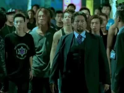 不能惹的狠人:洪金宝化身黑帮老大,出场怒摔啤酒瓶,霸气十足!