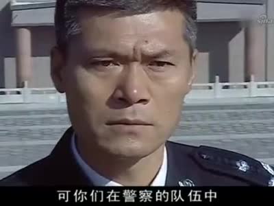 警中英雄,女警在法律与亲情之间选择了前者,果断将父亲逮捕