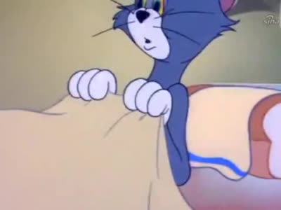 猫和老鼠:醉酒的汤姆困得睁不开眼睛,还被主人骂偷懒被老鼠欺负