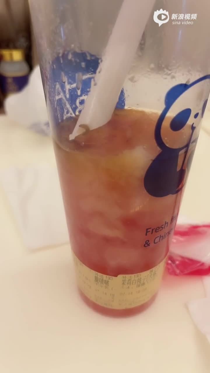 茶百道(杭州金色钱塘店)奶茶喝出虫子