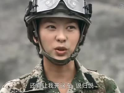 火凤凰:女兵学习驾驶小怪兽,哈雷做示范引女兵尖叫,太帅了