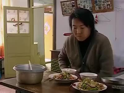 媳妇吃饭馋刘能,一口猪蹄一口白酒,刘能馋坏