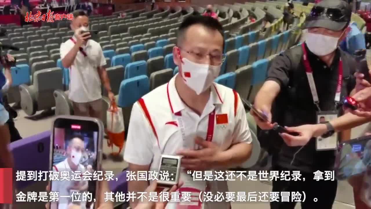 中国女子举重队主教练张国政真正为国而战