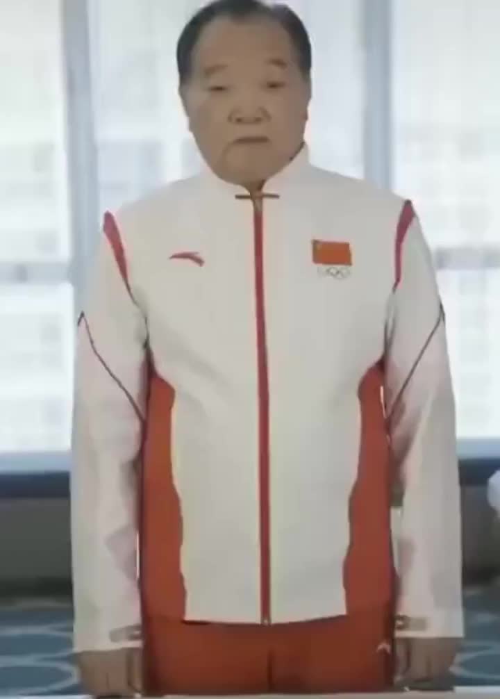 许海峰祝贺杨倩拿下东京奥运首金:手写"yyds"