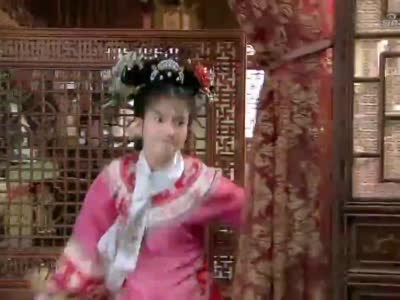 新还珠:容嬷嬷在漱芳斋张灯结彩,被小燕子跪地打得求饶,真解气