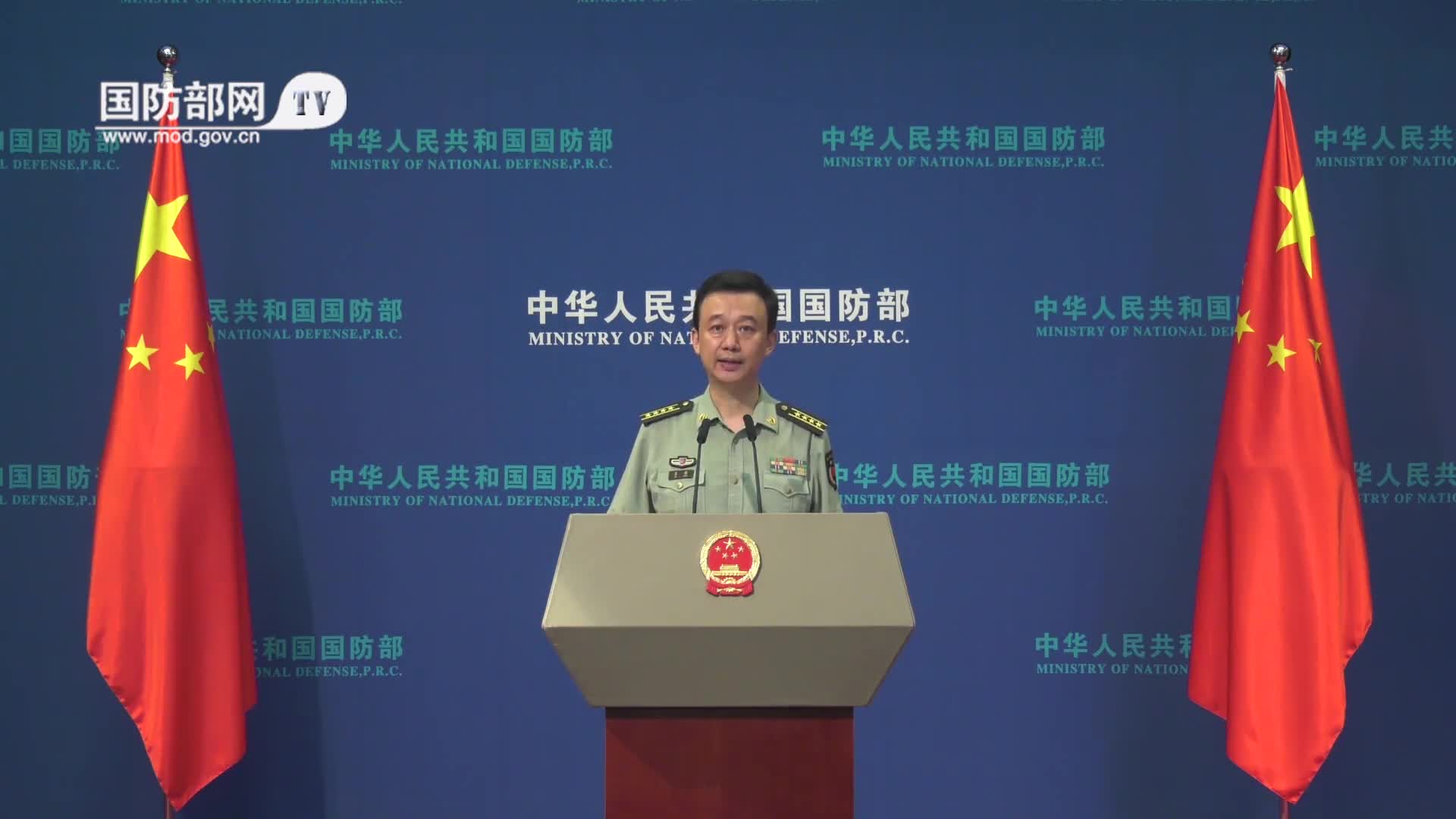 举行例行记者会,国防部新闻局局长,国防部新闻发言人吴谦大校答记者问