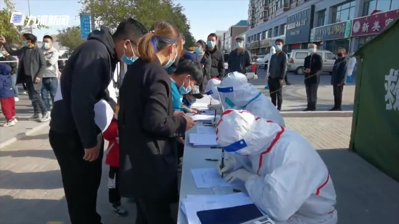 内蒙古二连浩特新增1例本土确诊,市民低温下排长队做核酸检测