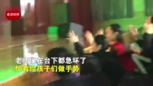 幼儿园萌娃元旦演出“纹丝不动”急坏老师：被动画屏幕吸引了，感觉还挺可爱的