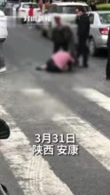私家车男司机因拉客问题当街殴打女出租车司机 安康警方：打人者被拘留10日