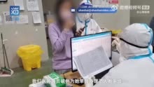 距离方舱护理站最近的床 医护化身方舱妈妈照料11岁女孩