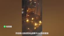 男孩小区绿化内捡球掉下水井身亡 知情者：井盖是糟掉的木板