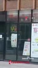 视频｜必胜客回应后厨乱象：对涉事两家餐厅闭店调查