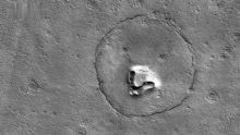 NASA公布火星表面图片 酷似动物面孔