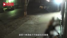 2男子凌晨打砸他人家门打伤户主 ，派出所：移交刑警，已控制打人者