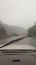 一键天黑，瓢泼大雨！部分地区冰雹“到货”，北京连发三预警