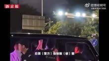 广东一醉驾司机开车顶撞特警车辆被刑拘 目击者：司机等红灯睡着 突然启动顶警车