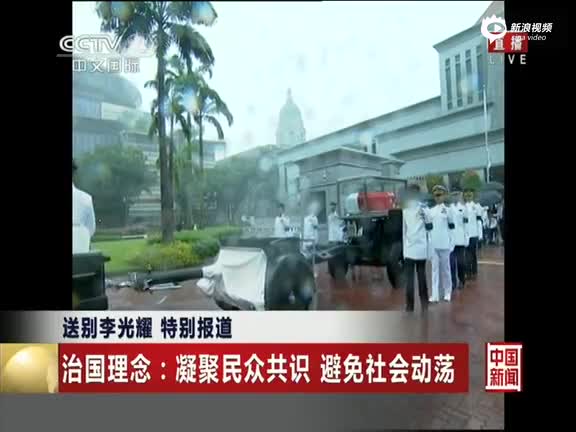 灵柩运往仪式现场