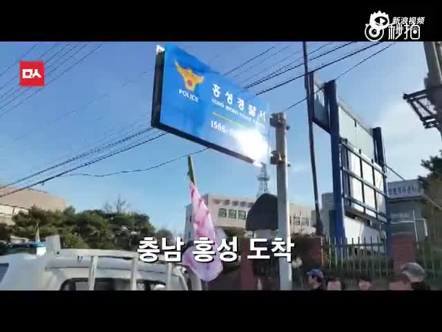 韩国地方民众开拖拉机奔赴首尔 促朴槿惠下台