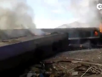 现场：伊朗客运火车相撞致8死