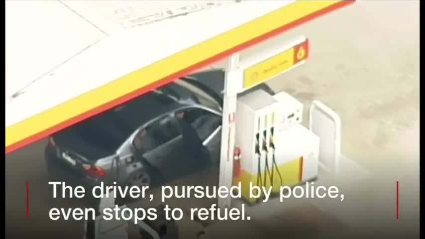 嫌犯被警察追逐途中停车加油 速度超快逃之夭夭