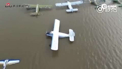 航拍：俄机场被洪水淹没 价值百万卢布飞机损坏