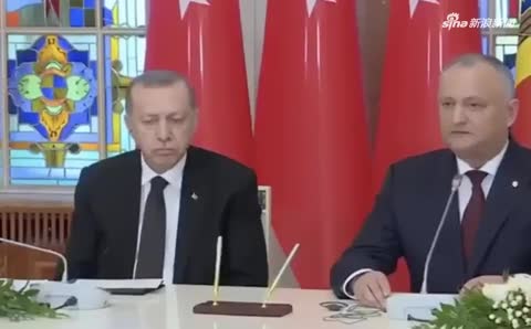 视频：土耳其总统记者会上打瞌睡