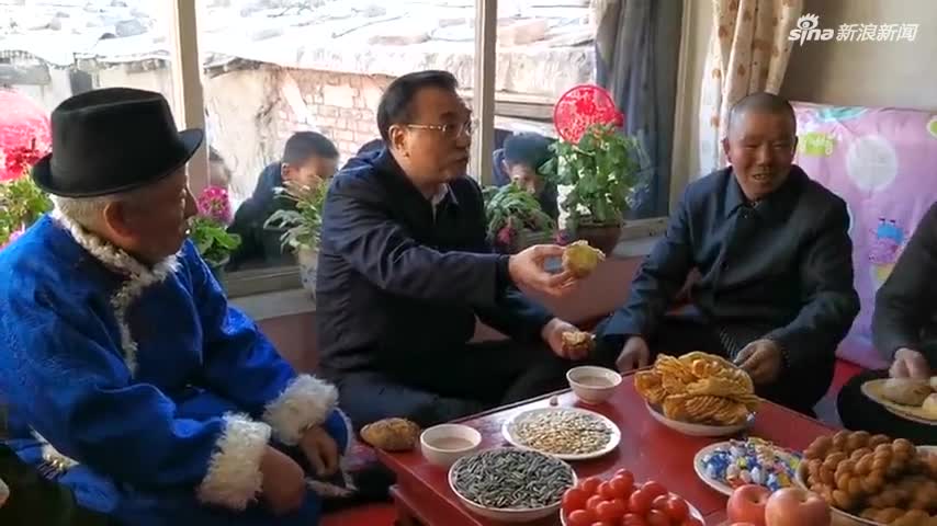 视频|李克强视察请部长们吃土豆 背后萌娃抢镜